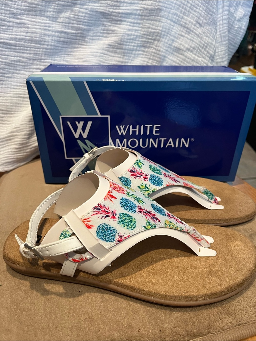 White Mountain Women’s White Pineapple Print Toe-Ring Sandals